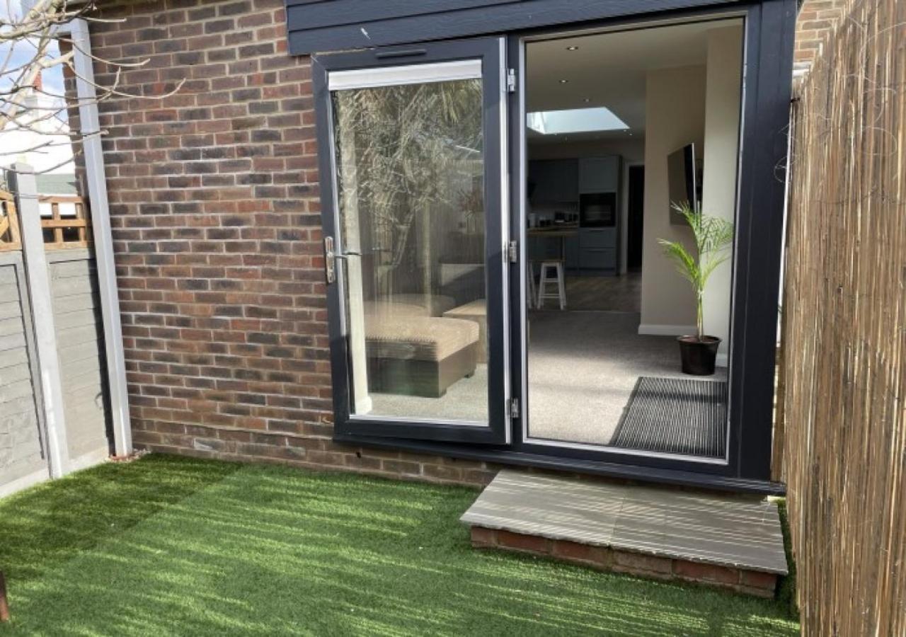 The Annexe - Pagham Apartment Exterior photo